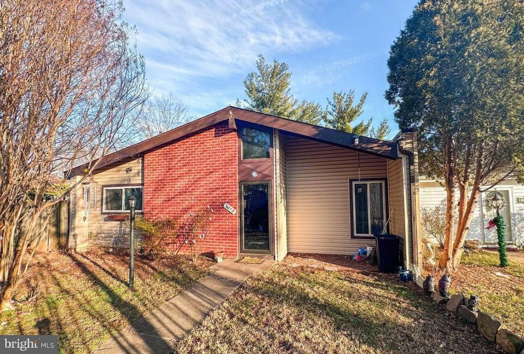 6073 WYCOFF SQ, Centreville, VA 20120