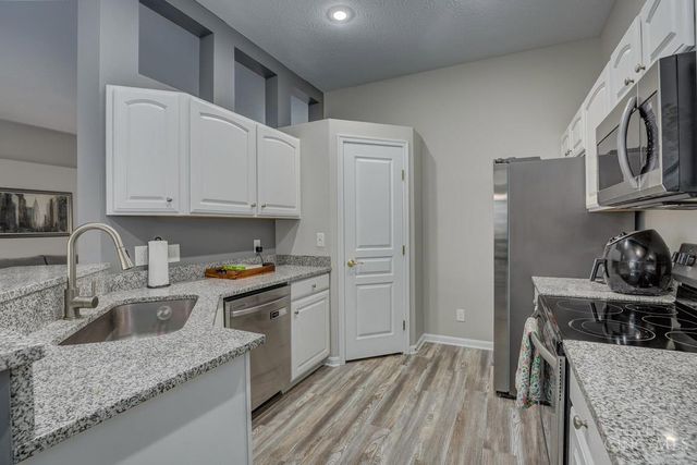 5806 Stonebridge Circle, Miami Twp, OH 45150