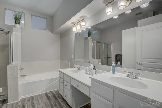 5806 Stonebridge Circle, Miami Twp, OH 45150