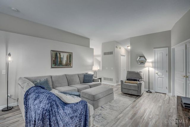 5806 Stonebridge Circle, Miami Twp, OH 45150