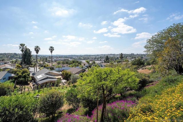 1812 Hayden Ranch Rd, Vista, CA 92084