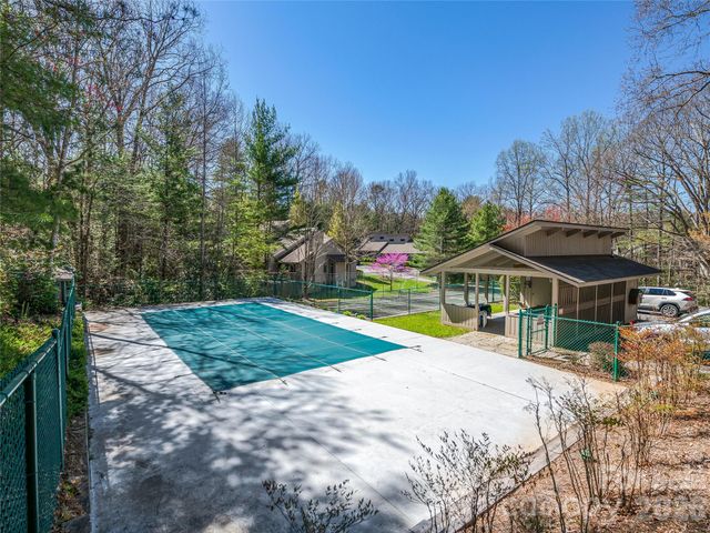 14 Cedarwood Drive, Asheville, NC 28803