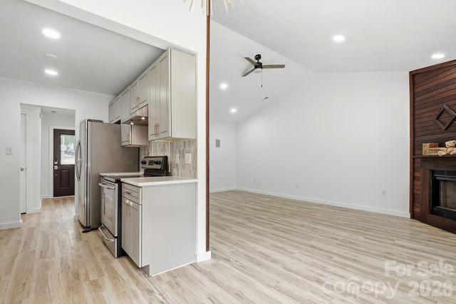 8122 Sherington Way, Charlotte, NC 28227