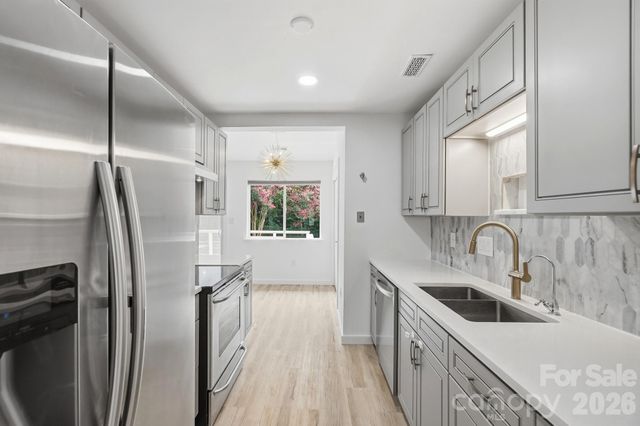8122 Sherington Way, Charlotte, NC 28227