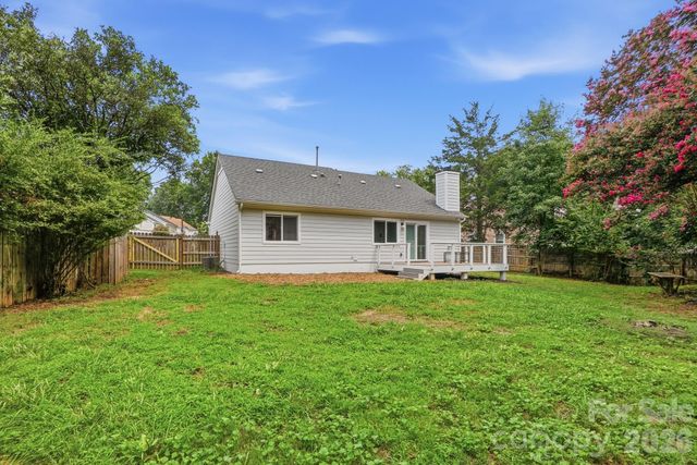 8122 Sherington Way, Charlotte, NC 28227