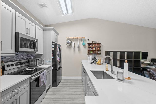 18 Winchmore Lane, Boynton Beach, FL 33426