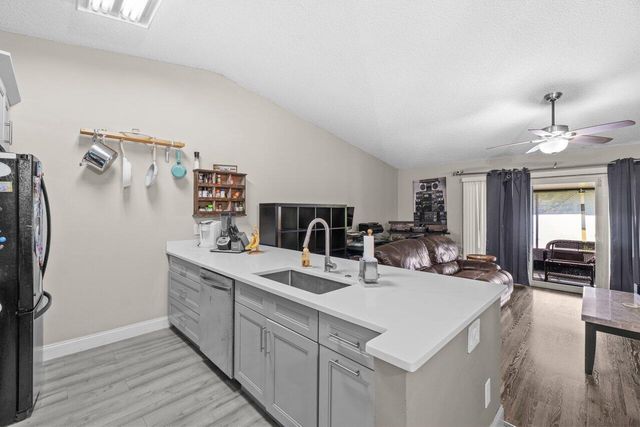 18 Winchmore Lane, Boynton Beach, FL 33426