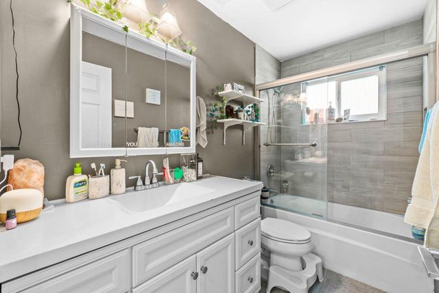 18 Winchmore Lane, Boynton Beach, FL 33426