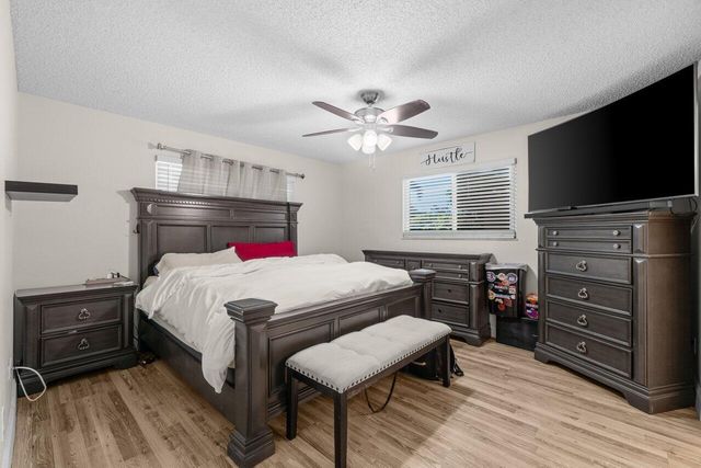 18 Winchmore Lane, Boynton Beach, FL 33426