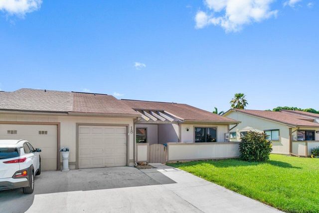 18 Winchmore Lane, Boynton Beach, FL 33426