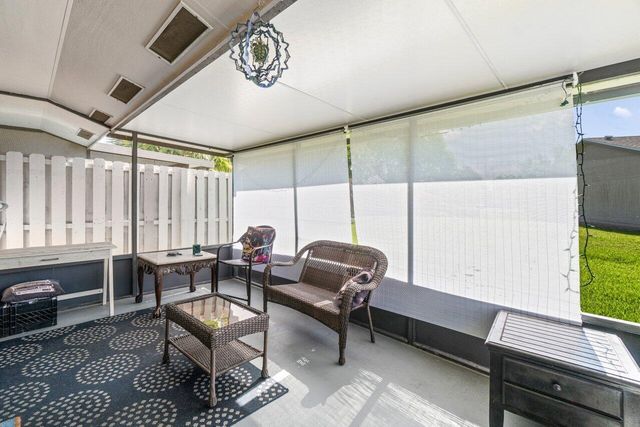 18 Winchmore Lane, Boynton Beach, FL 33426