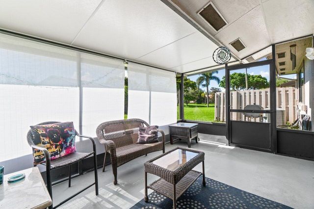 18 Winchmore Lane, Boynton Beach, FL 33426