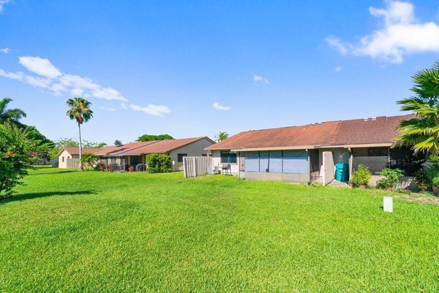 18 Winchmore Lane, Boynton Beach, FL 33426