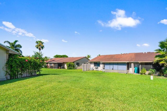 18 Winchmore Lane, Boynton Beach, FL 33426