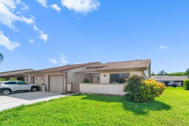 18 Winchmore Lane, Boynton Beach, FL 33426