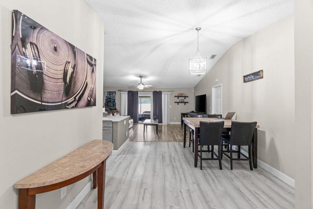 18 Winchmore Lane, Boynton Beach, FL 33426