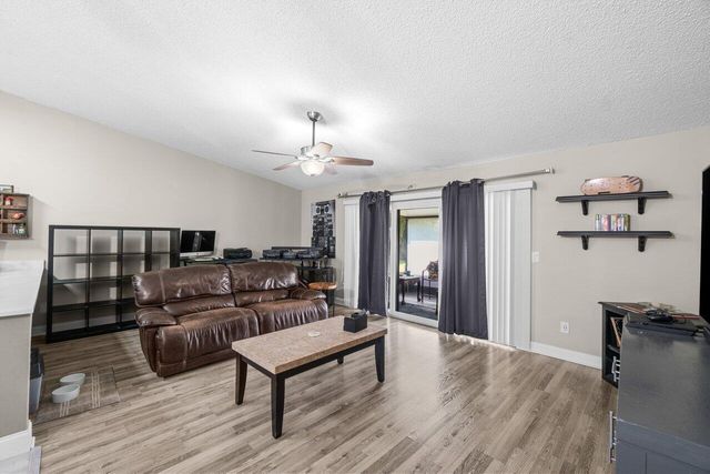 18 Winchmore Lane, Boynton Beach, FL 33426