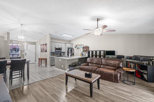 18 Winchmore Lane, Boynton Beach, FL 33426