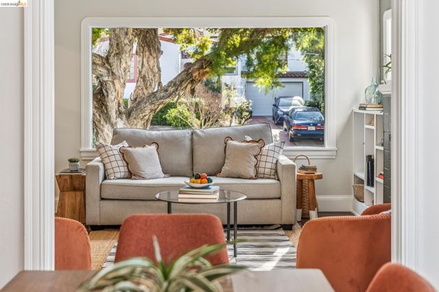 1120 Curtis St, Albany, CA 94706