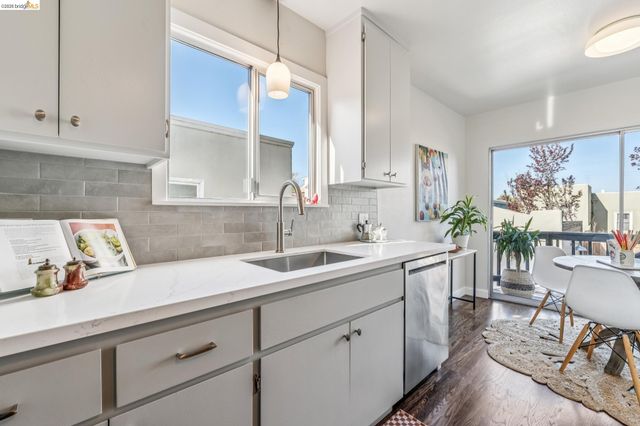 1120 Curtis St, Albany, CA 94706