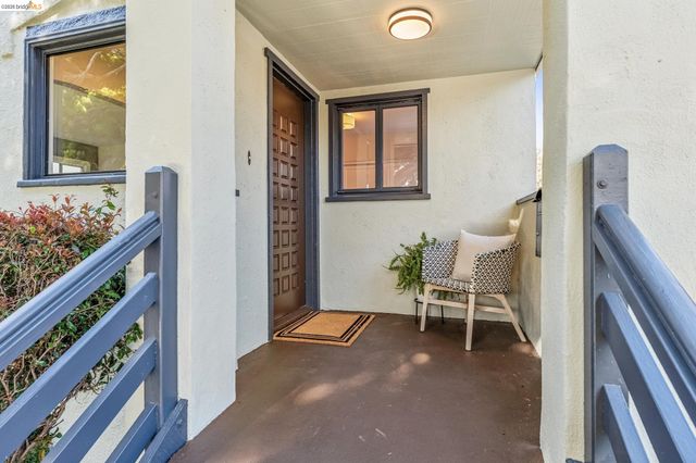 1120 Curtis St, Albany, CA 94706