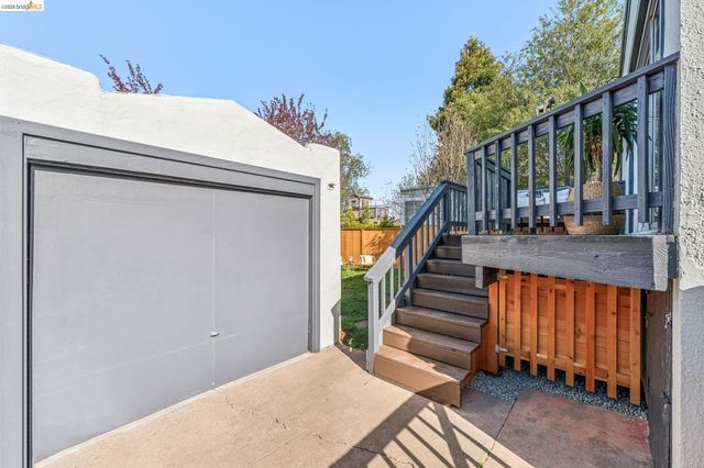 1120 Curtis St, Albany, CA 94706