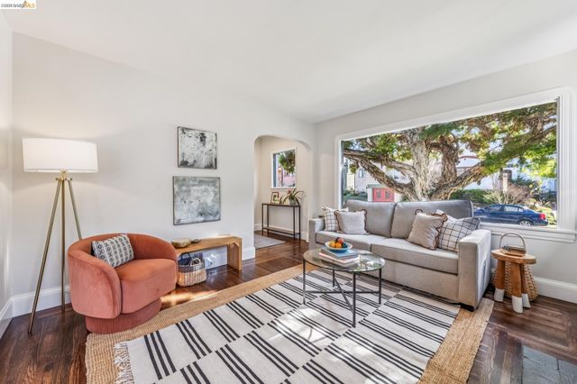 1120 Curtis St, Albany, CA 94706