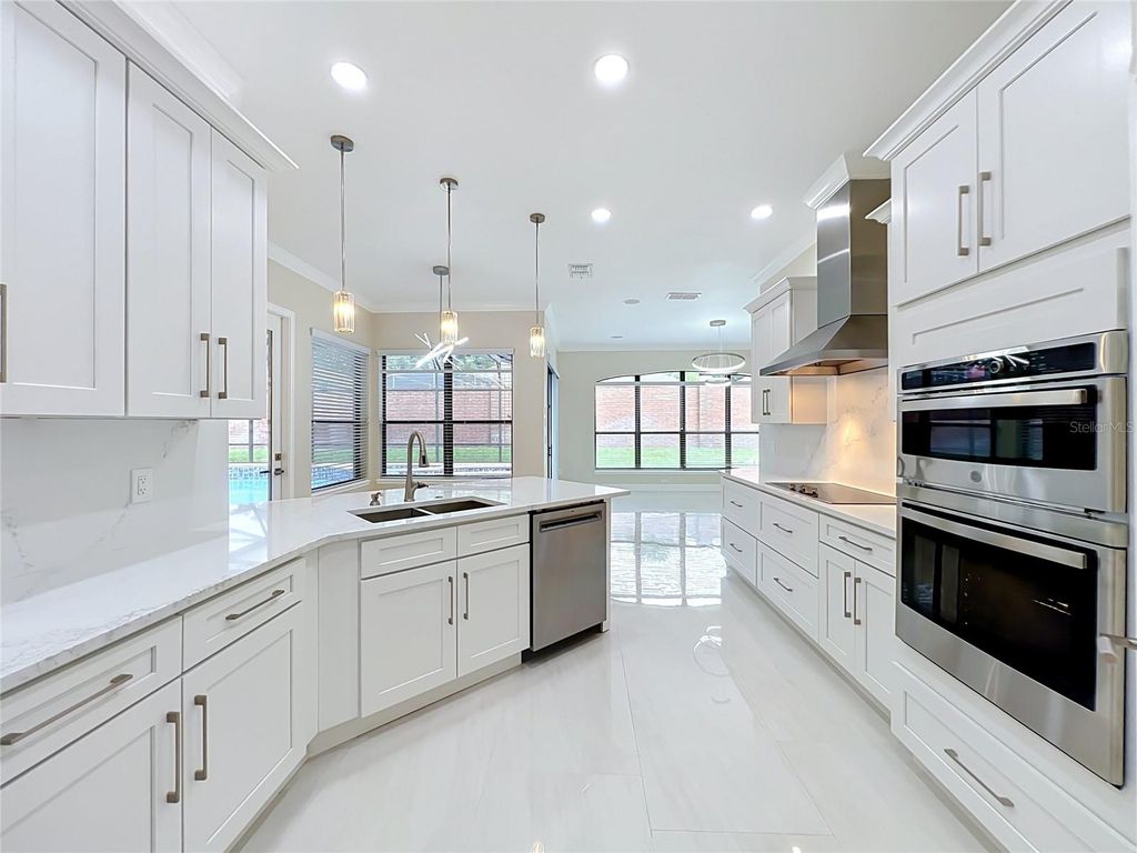 Image 13 of property listing at 7426 POINTE VENEZIA DRIVE, Orlando, FL 32836