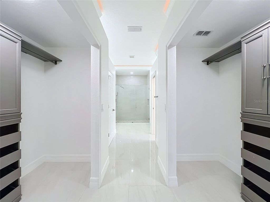 Image 30 of property listing at 7426 POINTE VENEZIA DRIVE, Orlando, FL 32836