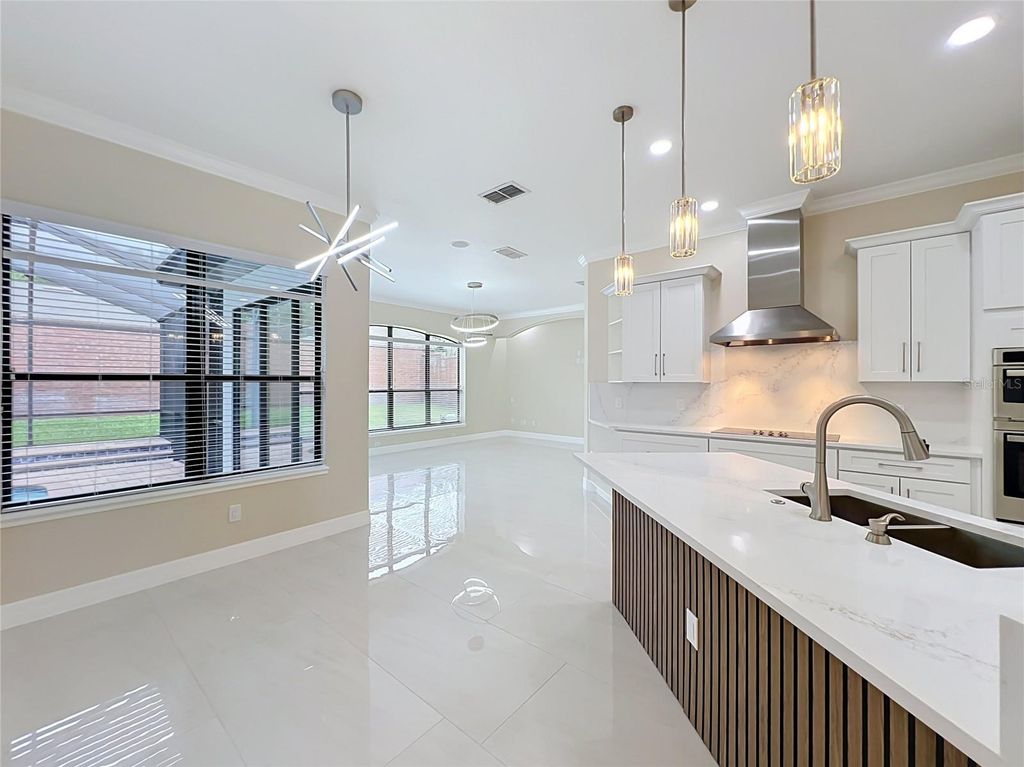 Image 7 of property listing at 7426 POINTE VENEZIA DRIVE, Orlando, FL 32836