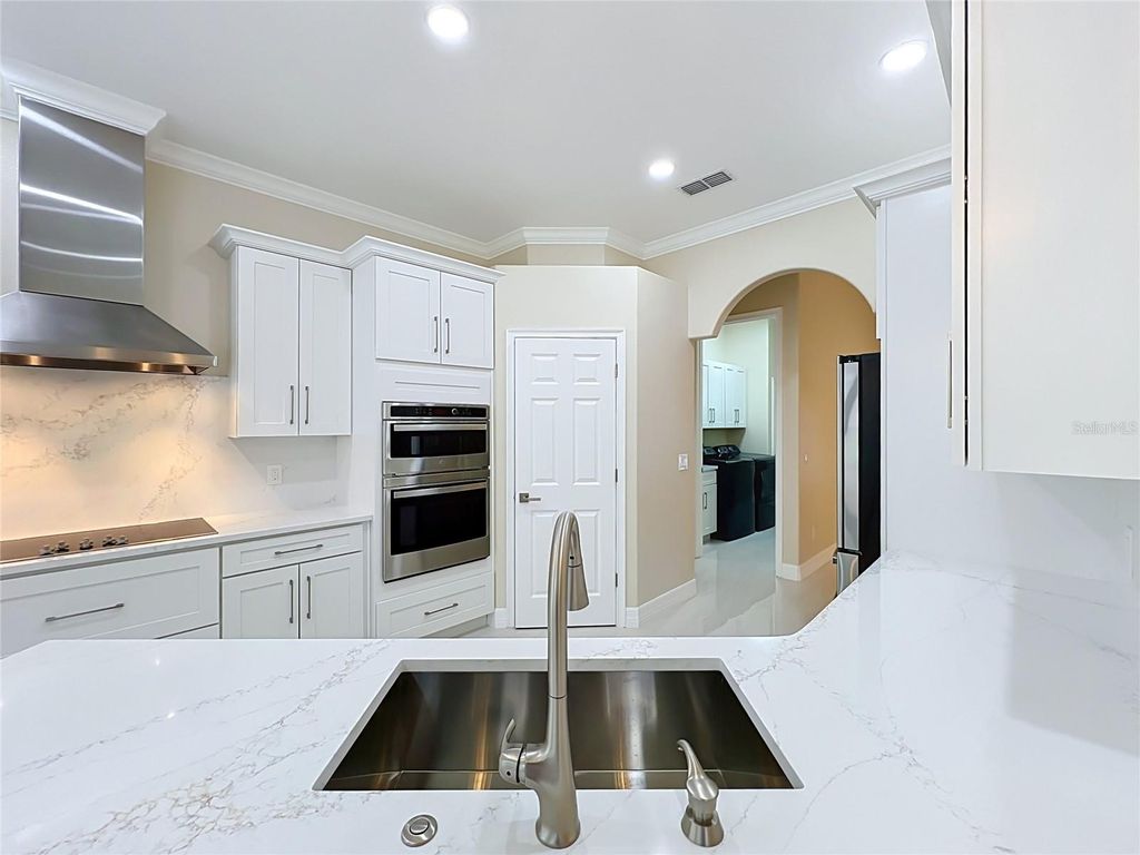 Image 9 of property listing at 7426 POINTE VENEZIA DRIVE, Orlando, FL 32836