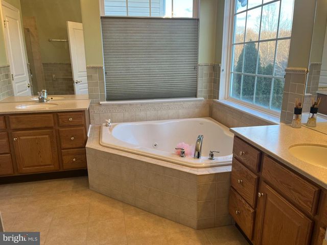 204 GALLEON DR, Newark, DE 19702