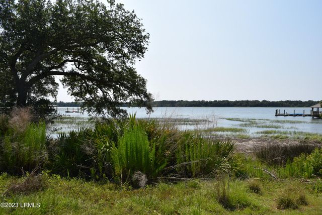 16 Sheffield Avenue, Beaufort, SC 29907