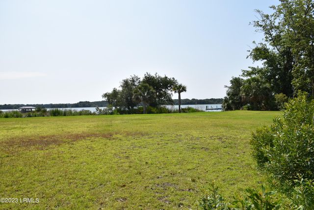 16 Sheffield Avenue, Beaufort, SC 29907