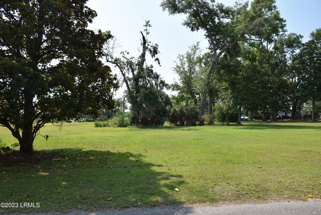 16 Sheffield Avenue, Beaufort, SC 29907