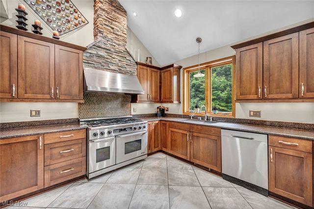 7454 Euclid Chardon Road, Kirtland, OH 44094