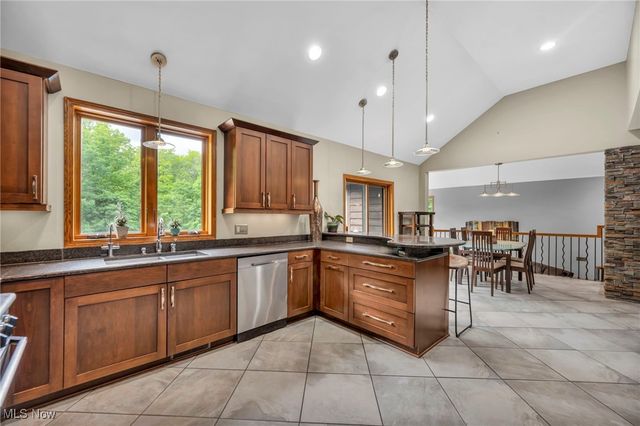 7454 Euclid Chardon Road, Kirtland, OH 44094