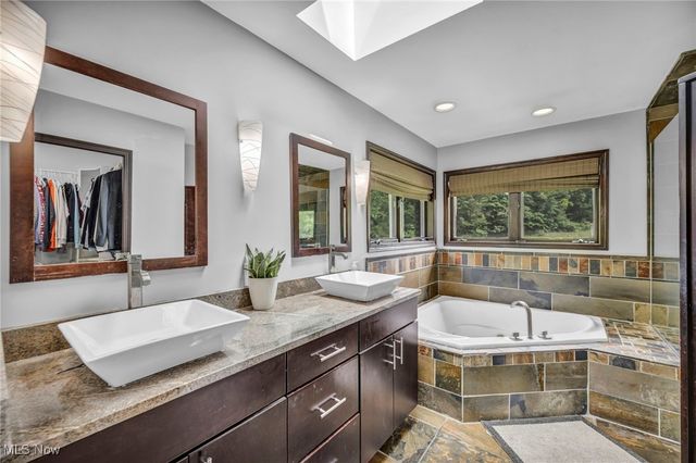 7454 Euclid Chardon Road, Kirtland, OH 44094