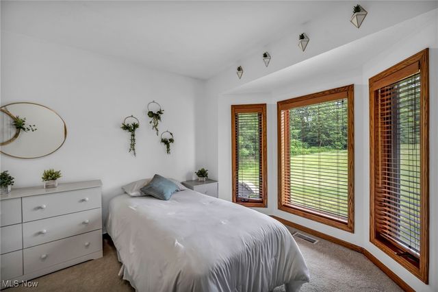 7454 Euclid Chardon Road, Kirtland, OH 44094