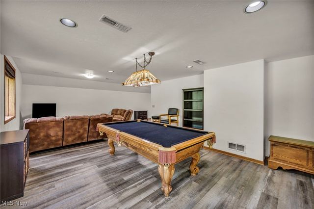 7454 Euclid Chardon Road, Kirtland, OH 44094