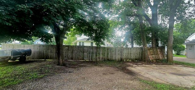 411 4th Avenue, Charles City, IA 50616