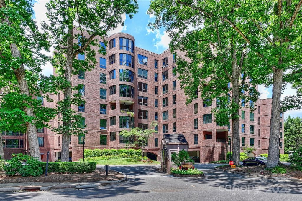 904 Cherokee Road, Charlotte, NC 28207