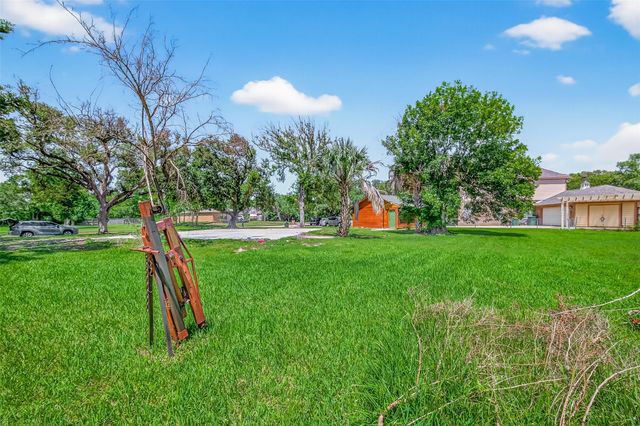 717 Quintana Roo Place, Seabrook, TX 77586