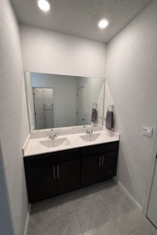 10543 Valedon Lane SW, Albuquerque, NM 87121