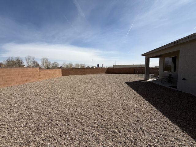 10543 Valedon Lane SW, Albuquerque, NM 87121