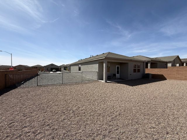 10543 Valedon Lane SW, Albuquerque, NM 87121
