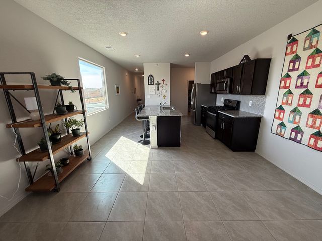 10543 Valedon Lane SW, Albuquerque, NM 87121