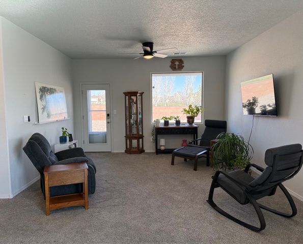 10543 Valedon Lane SW, Albuquerque, NM 87121