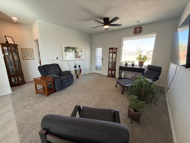 10543 Valedon Lane SW, Albuquerque, NM 87121