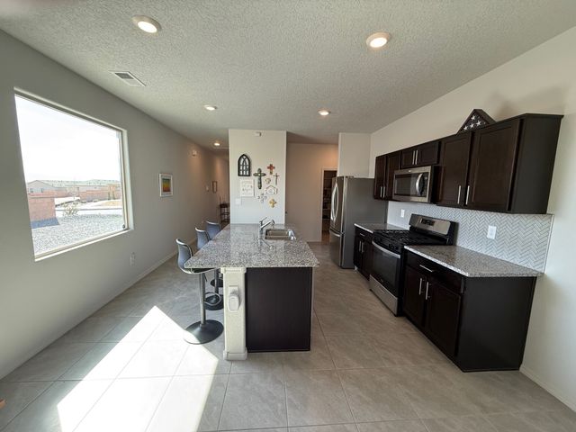10543 Valedon Lane SW, Albuquerque, NM 87121